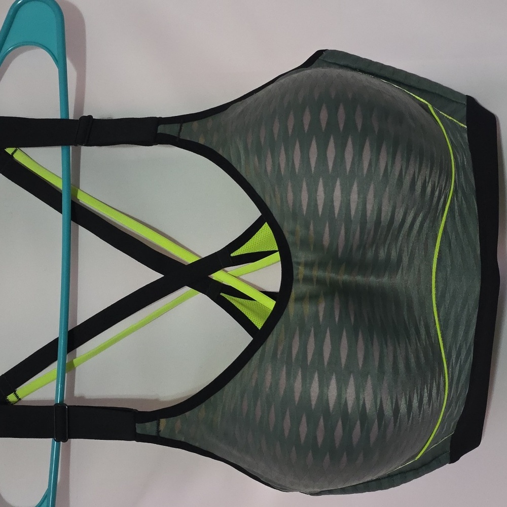 Victoria Sport Womens Bra Padded Underwire Support Criss-cross Straps Sz 36DD